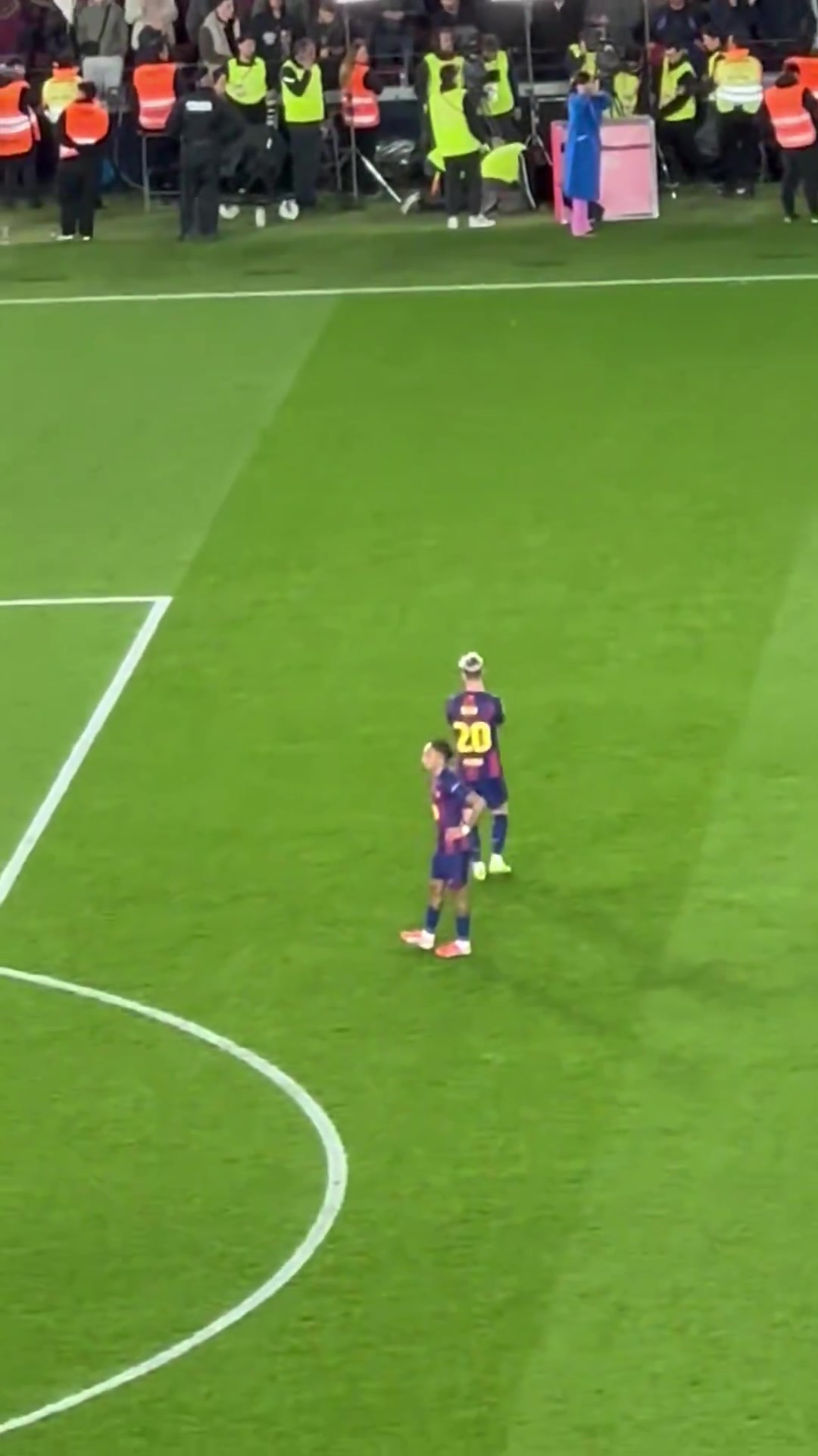 尽管输球了,但今晚的诺坎普球场气氛依然很好