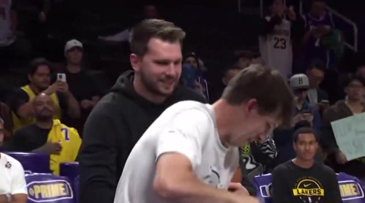 [推荐视频]你俩在一起吧！东契奇赛前和里夫斯又在“打情骂俏”了