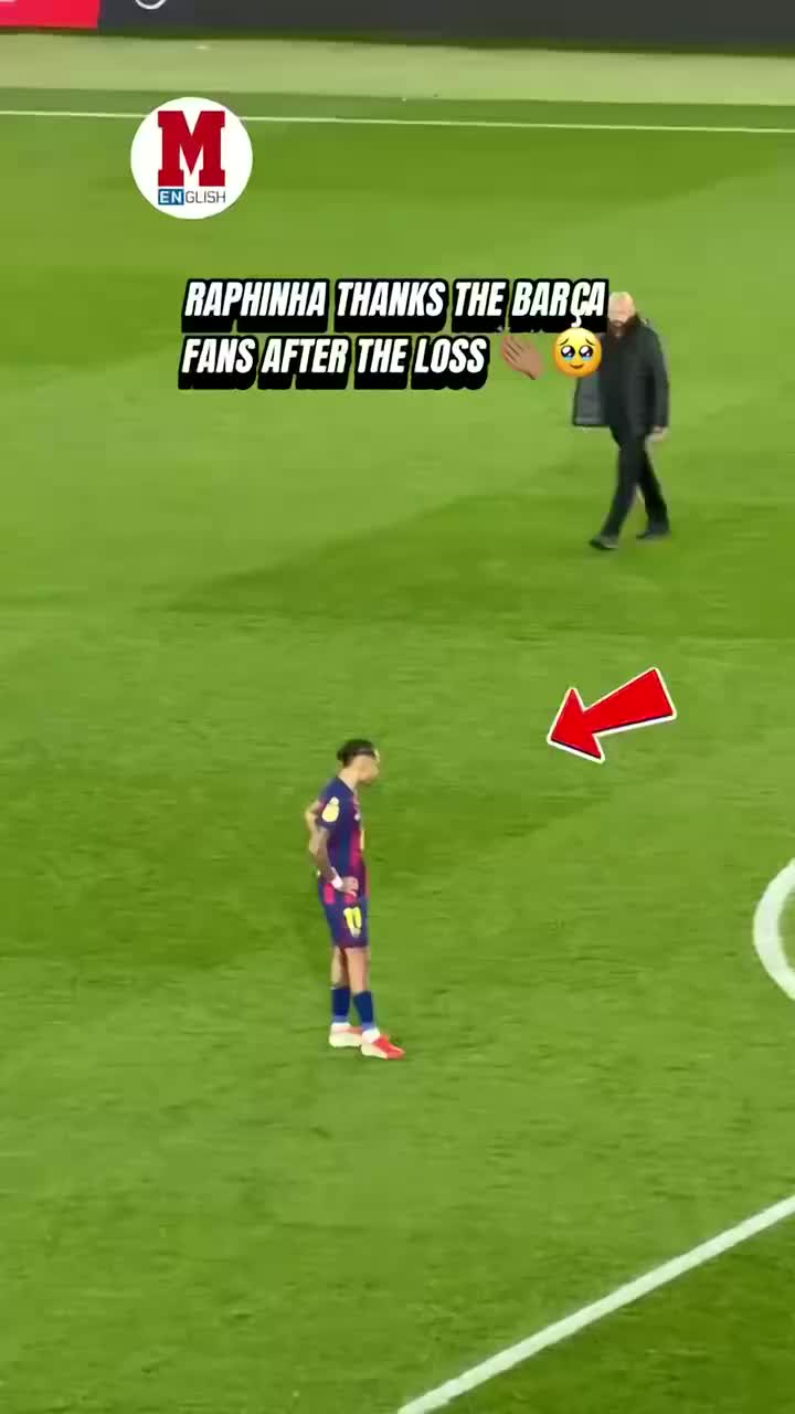 【球迷看点】拉菲尼亚上前感谢巴萨球迷，收到热烈的掌声和高呼