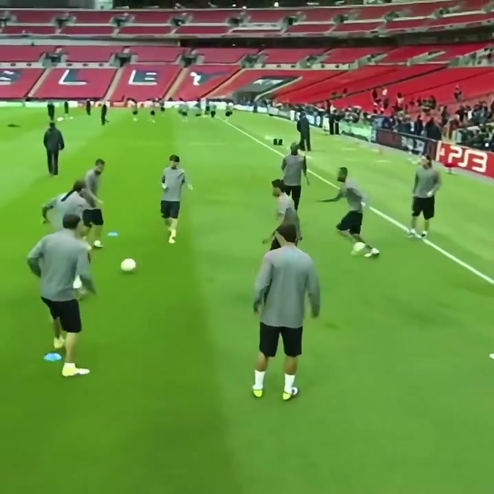 【推荐】这种抢圈训练你见过吗？11年巴萨在与曼联的欧冠决赛赛