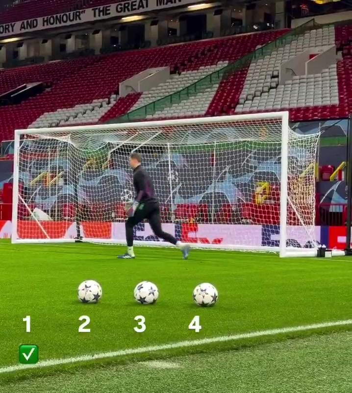 【体育视频】门将教练总是瞄准诺伊尔头部，没有软弱无力的射门，