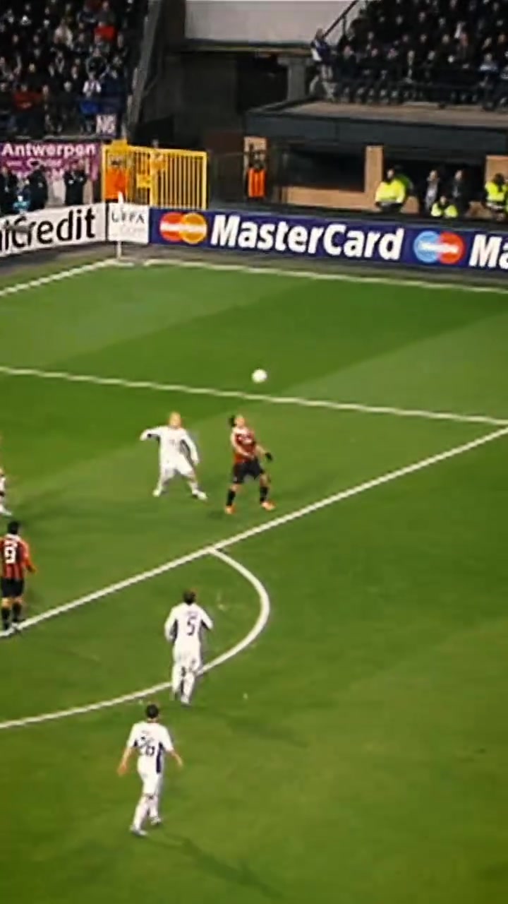 张弓搭箭！名场面：如何挽救低质量任意球，梅克斯自有答案！