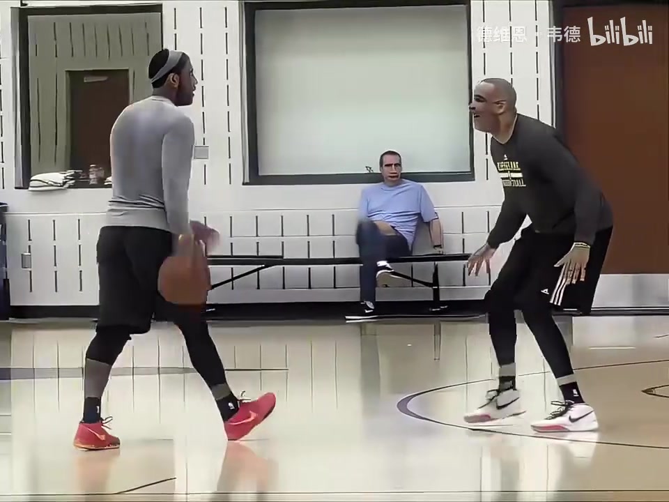 【体育优选视频】篮球博物馆的宝藏！回顾骑士欧文训练中单挑助教！