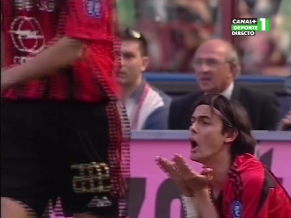 [体育视频]你俩干嘛呢？名场面：布冯和因扎吉的球场小瞬间！