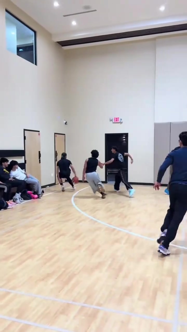 [表现集锦]太有节目效果了！投进绝杀球以后直接带队回家！⭐