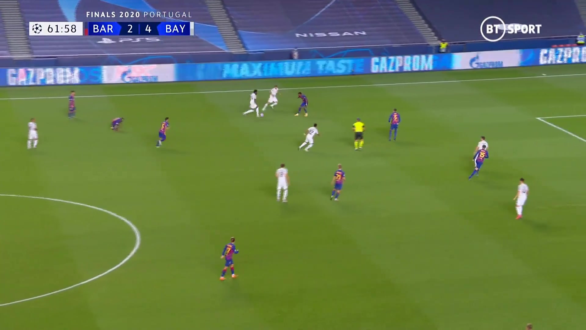 犹如无人之境！名场面：阿方索戴维斯戏耍巴萨防守！