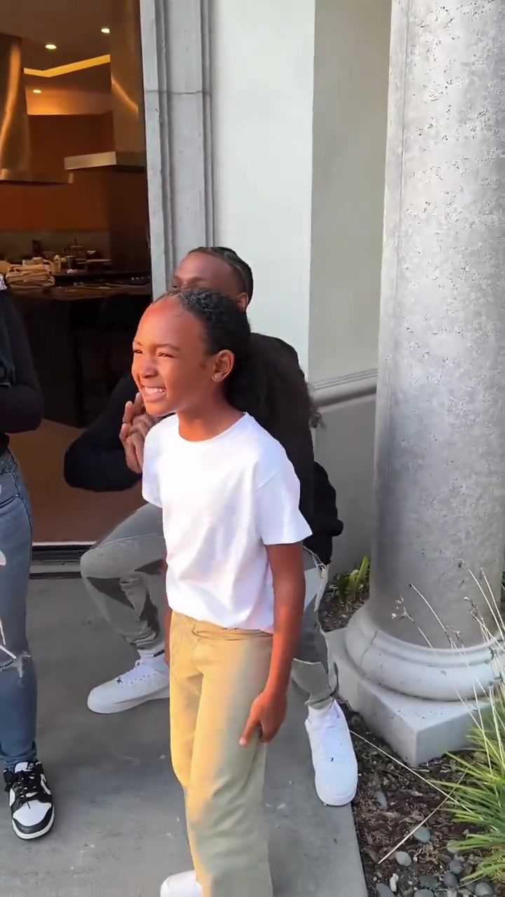 [推荐视频]太温馨了！老詹头一家模仿老詹笑不活了