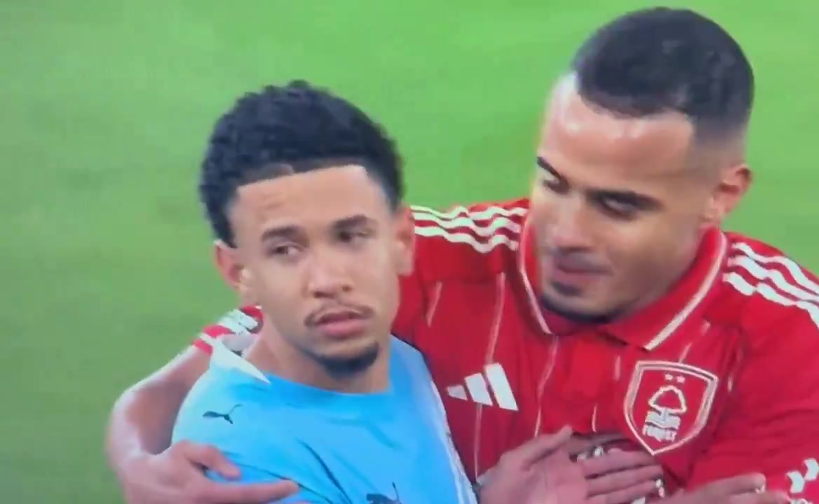 赛后萨维尼奥很不高兴，因为穆里略挡出了他的射门