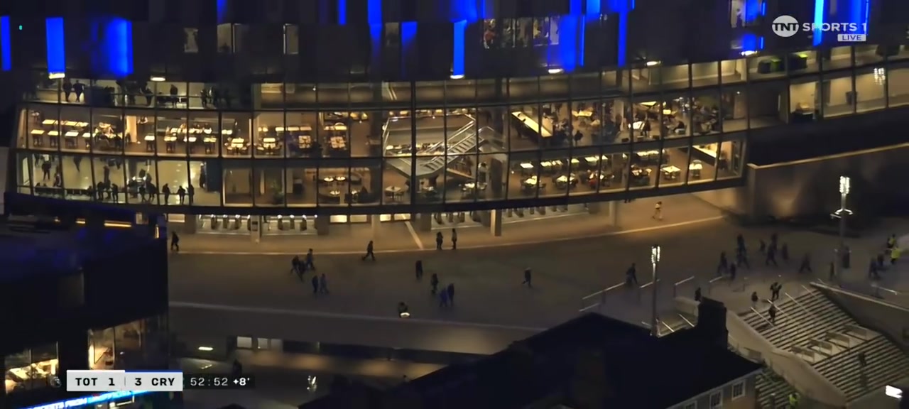 [精彩片段]失望透顶！上半场还没结束，一些热刺球迷就已离开球