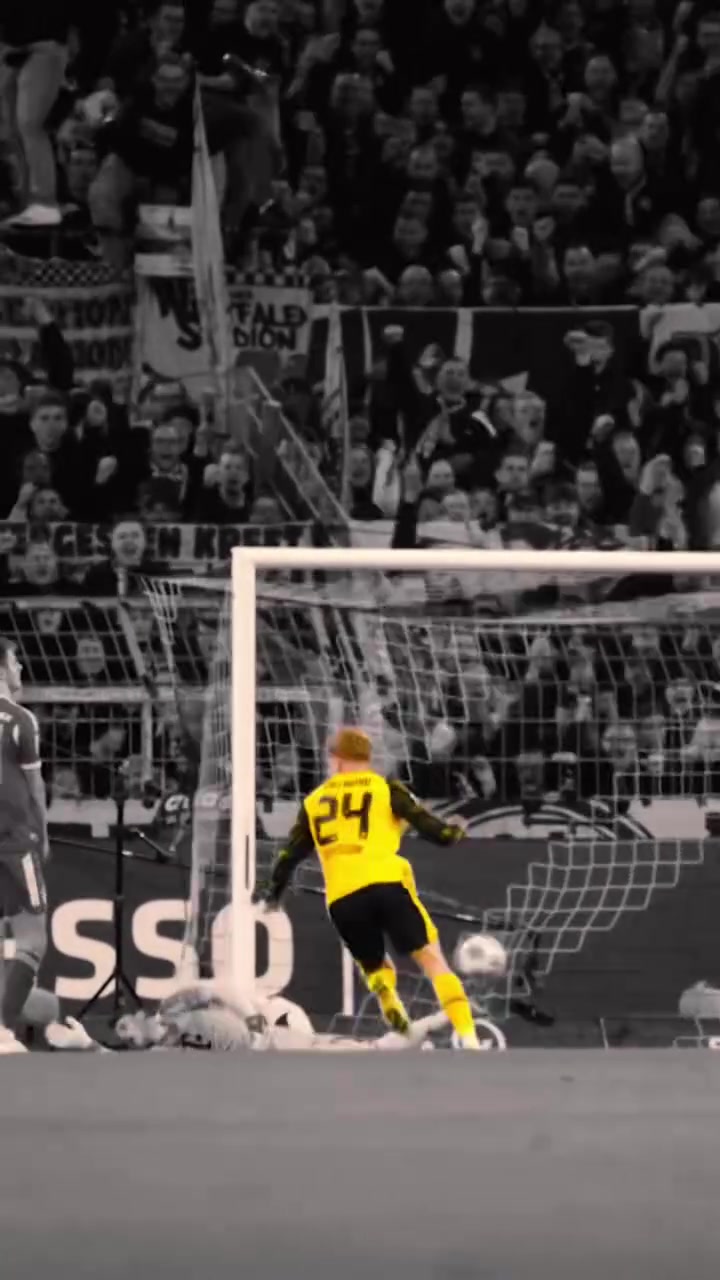 [多特蒙德]空翻千变不厌倦！这个角度来回顾斯文松的精彩进球！