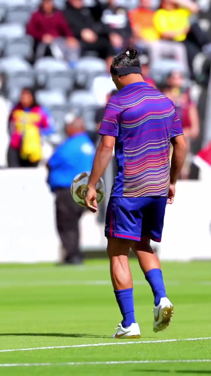 【集锦】球感天花板！看小罗颠球就是一种享受