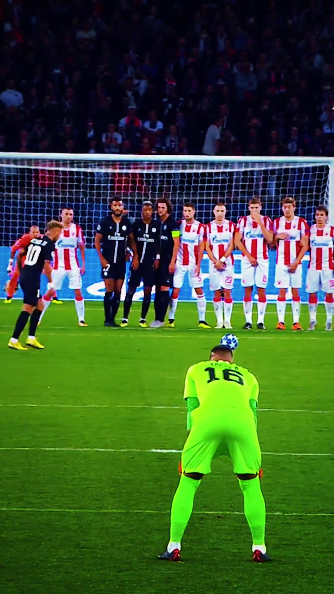 太猛了！近距离感受一下巅峰内马尔的任意球有多强！