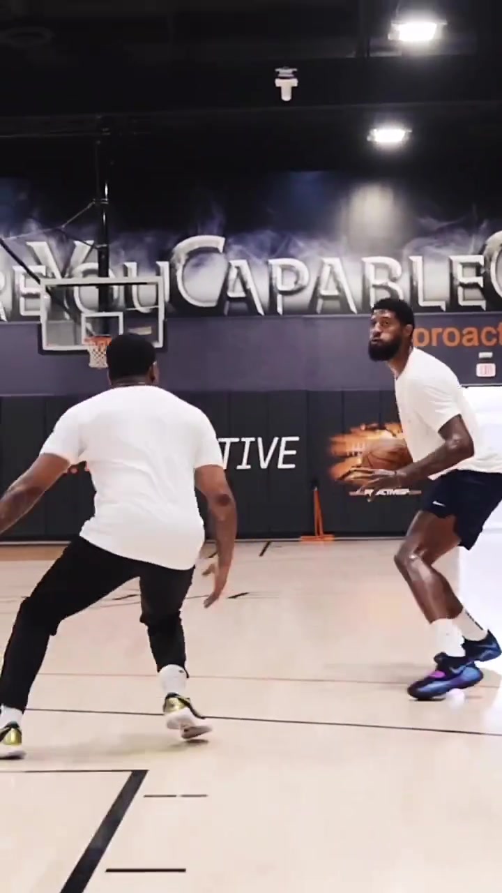 丝滑 保罗乔治运球突破一气呵成