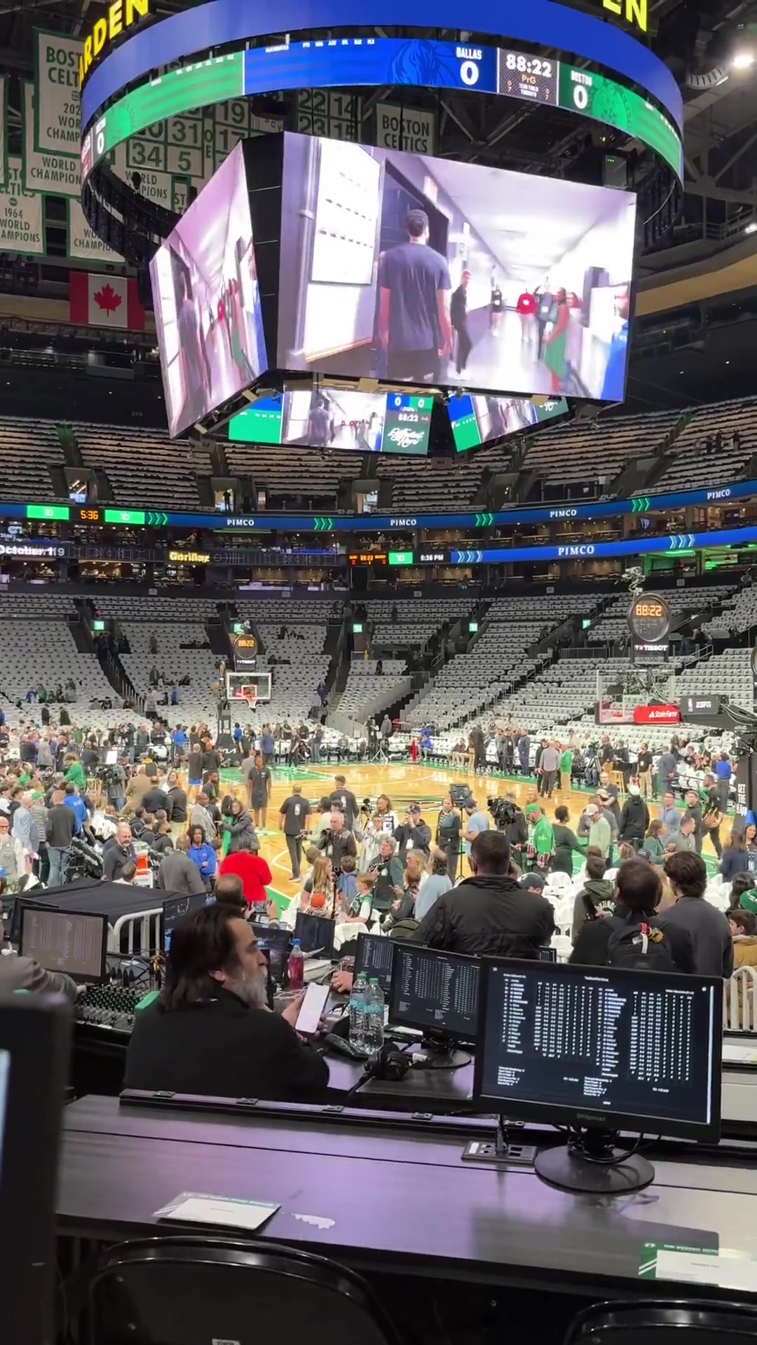 今天复出 没有时间限制！塔图姆走入赛场，球迷一片尖叫欢呼！