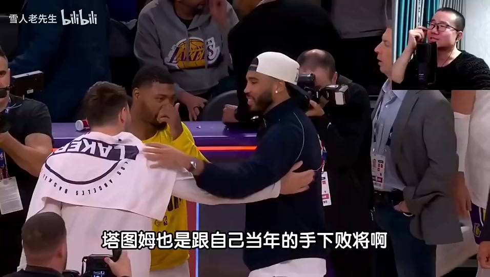 徐静雨：塔图姆歇了一年东契奇依然原地踏步，连杰伦布朗都打不过