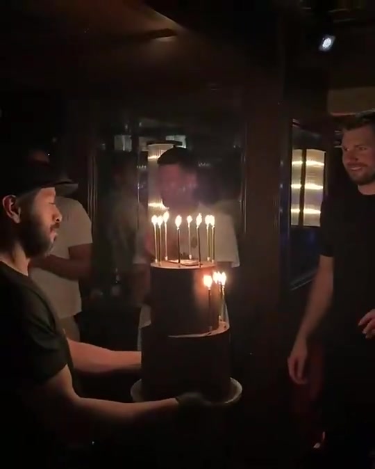 【你怎么看？】被曝与女友分手！东契奇此前生日会上，一名性感女郎有点抢眼