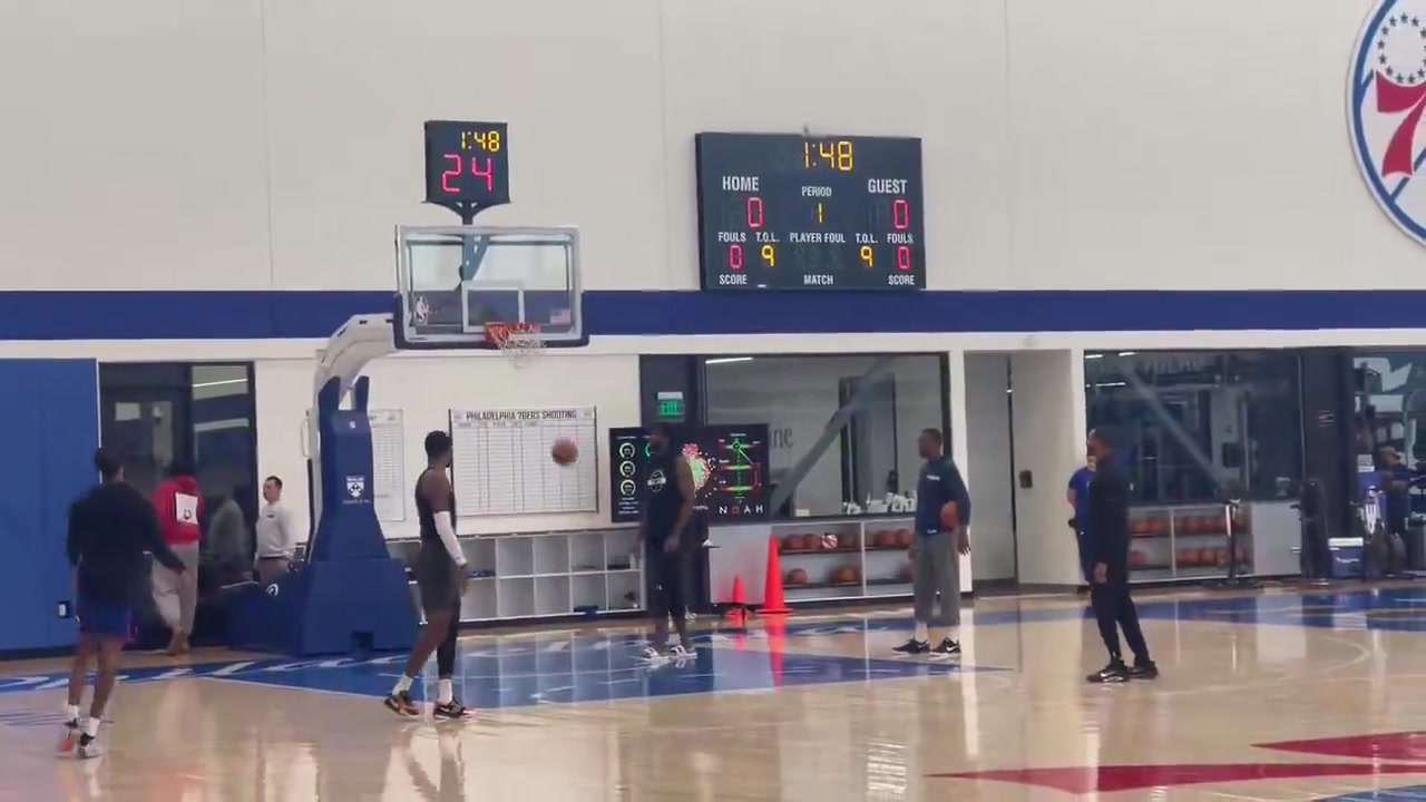 【你怎么看？】恢复的不错 乔治训练后与特里进行了1v1单挑技巧练习！