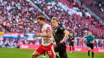 德甲-科文·施洛特贝克失点迪奥曼德破门 RB莱比锡2-1逆转奥格斯堡