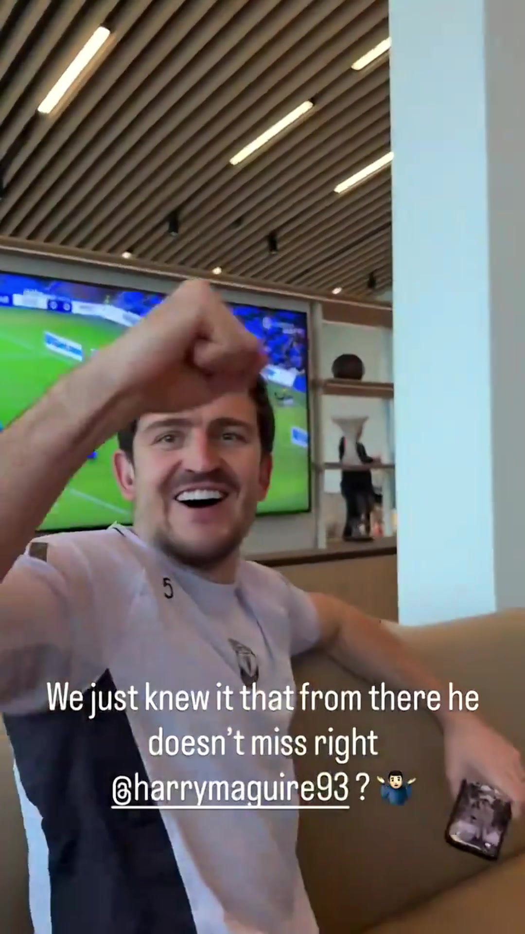 [精彩剪辑]B费和马奎尔看澳超比赛，见证马塔精彩任意球