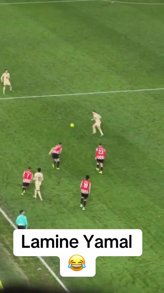 【西甲】球星引力都有了！亚马尔一拿到球，就有多名球员迅速包围他