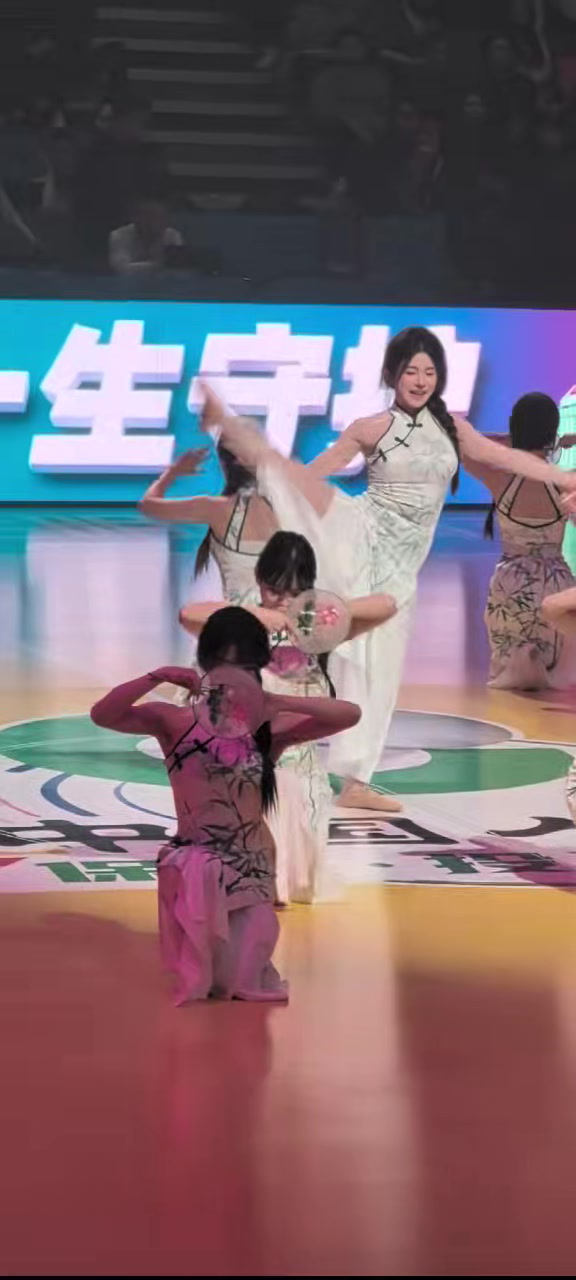 【你怎么看？】旗袍无敌！CBA全明星赛赛前美女拉拉队宝贝优雅