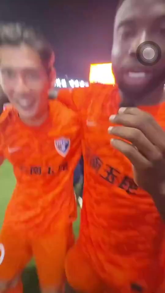 【精选镜头】实拍：侯永永不明白顶呱呱，一旁的奥斯卡解释：就是