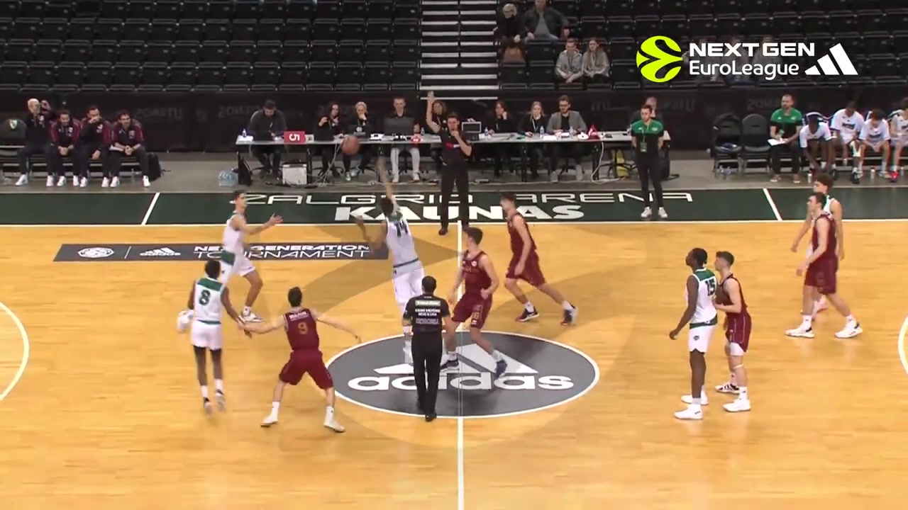 文班在20年一场青年联赛拿下了18分16板6断6帽的炸裂数据