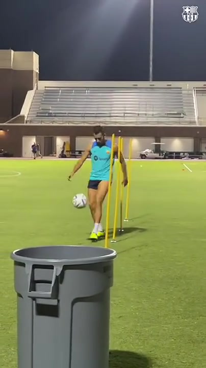 【体育视频】游刃有余！埃里克加西亚的球感展示！