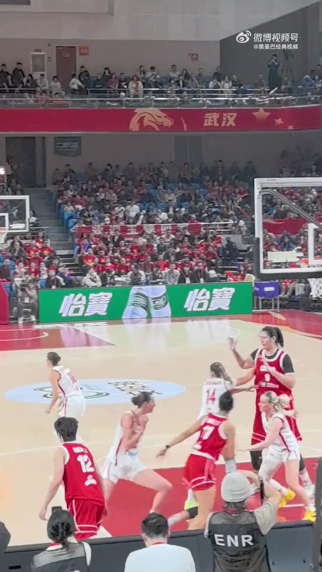  [球迷看点]这身高差距！当张子宇在内线时，对手的内心应该是绝