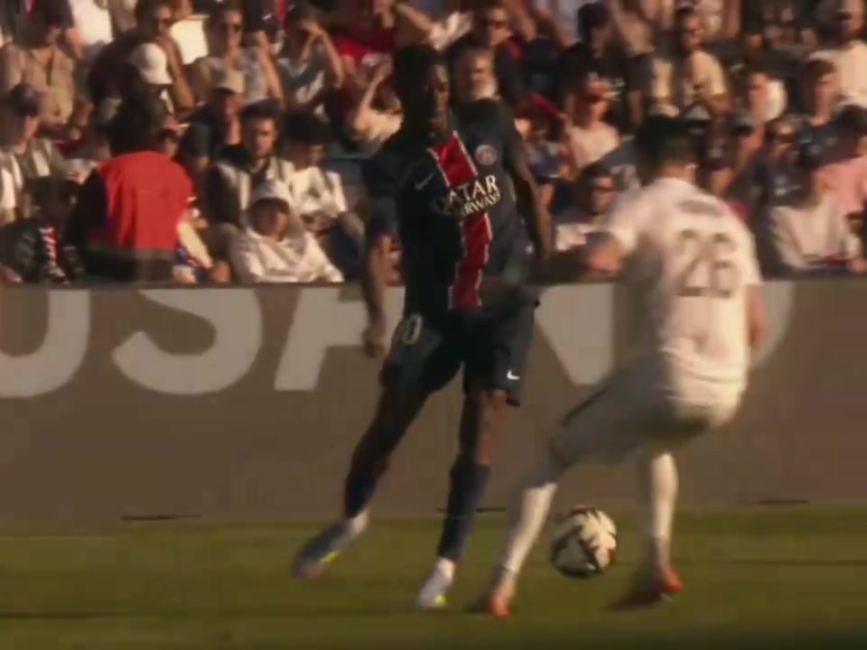 【视频】意义不同的一件球衣！谁是你最喜欢的巴黎10号球员？