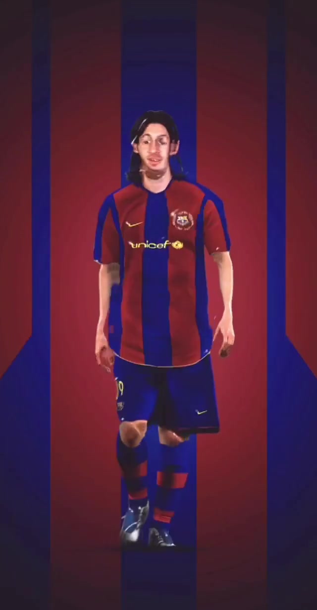 【推荐视频】辉煌的生涯！梅西在巴萨每一年的变化！逐渐失去笑容