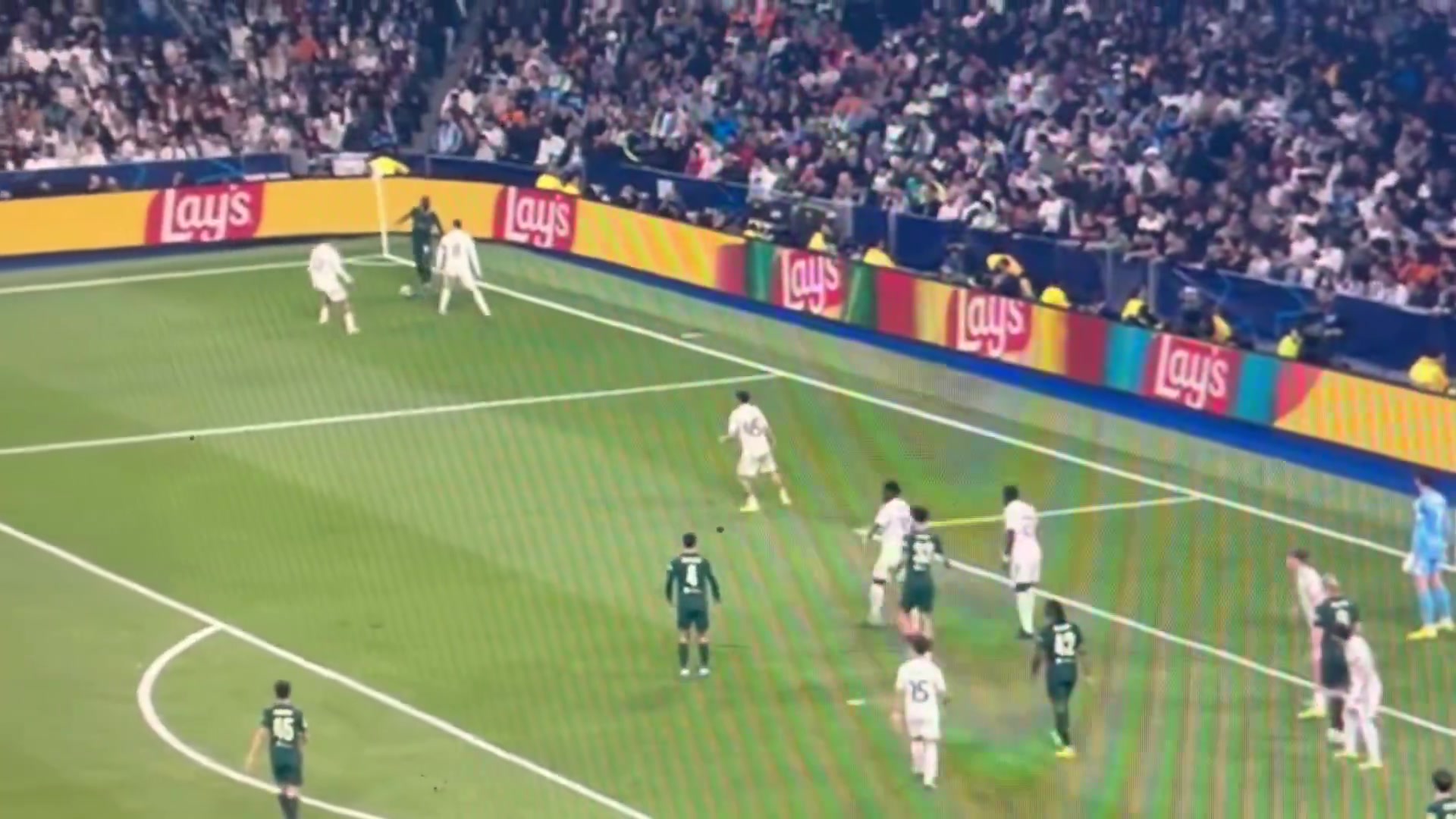 【今日视频】外网热议：多库在比赛中消失了一瞬间