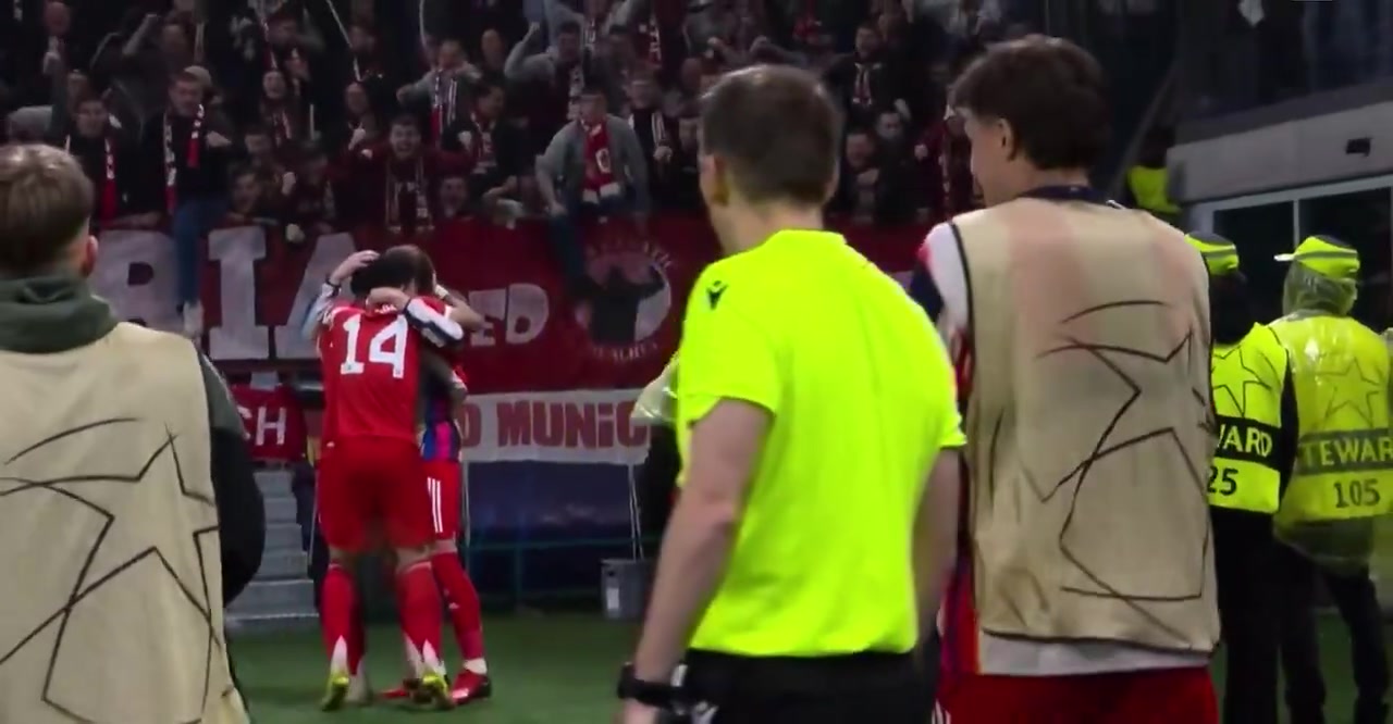 【今日热门剪辑】其利断金！杰克逊进球后，拜仁众将紧紧相拥！