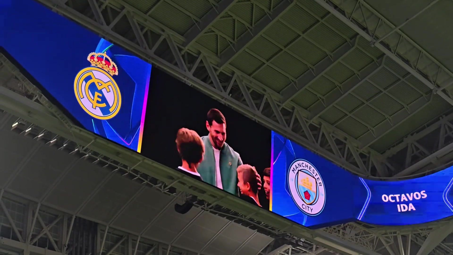 [超清集锦]伯✨纳乌的大屏幕上看到梅西，原来是赞助商广告