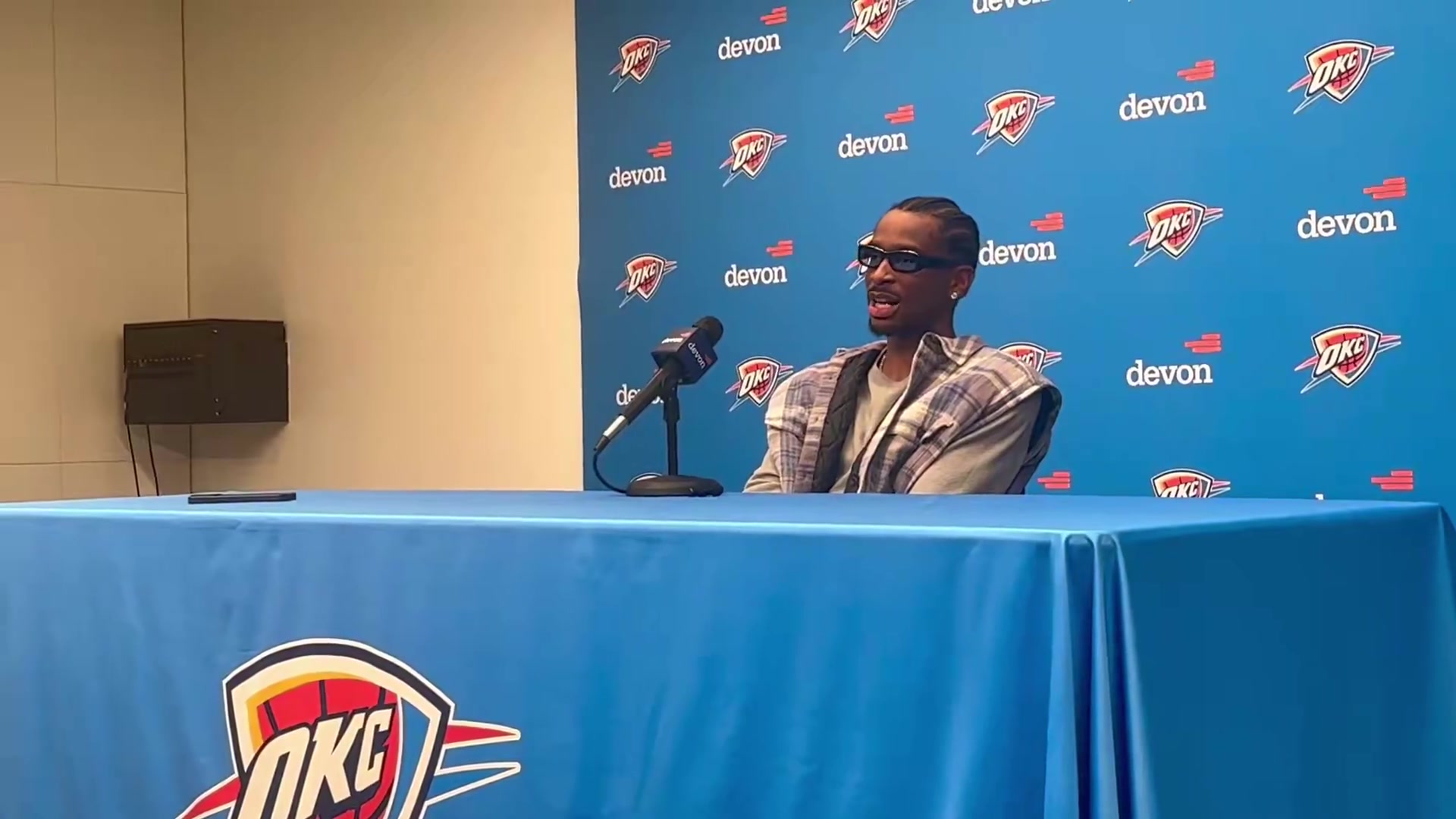 【值得一看】最后一攻被夹击后传给卡鲁索！亚历山大：我对他完全