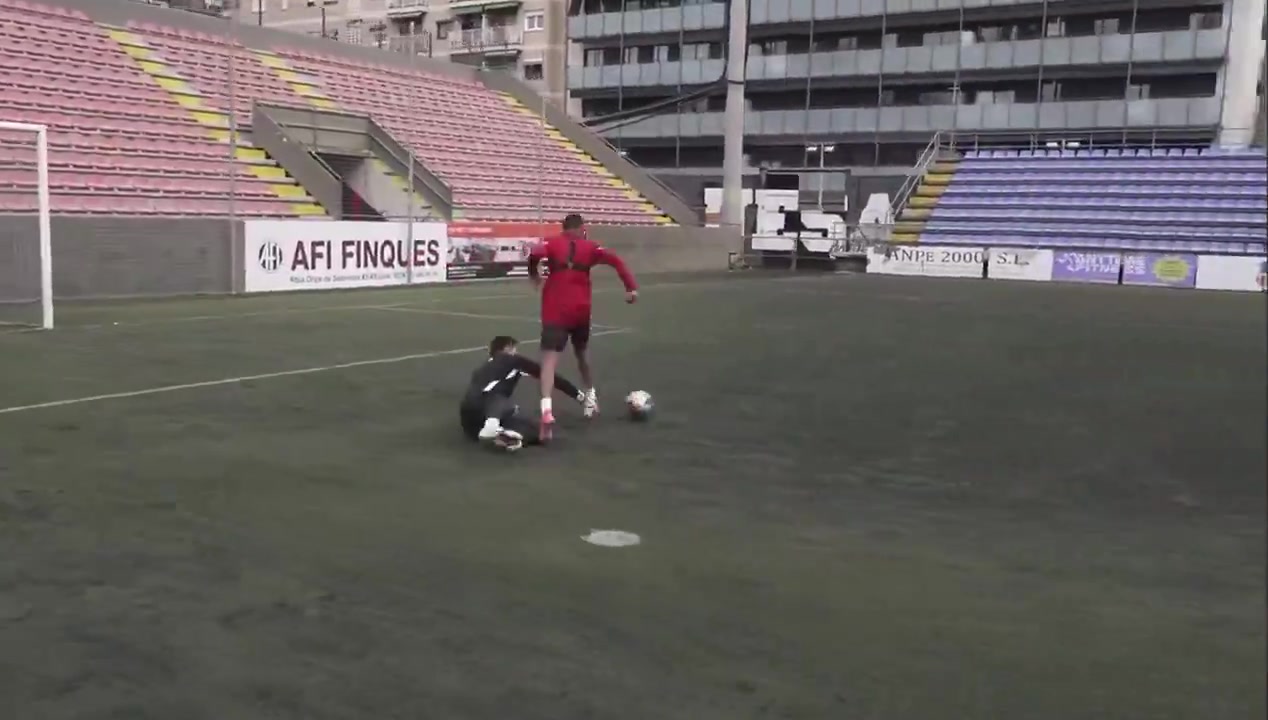 [实战片段]极致控球+神级假动作！那年13岁的亚马尔“羞辱”了❗守门员！