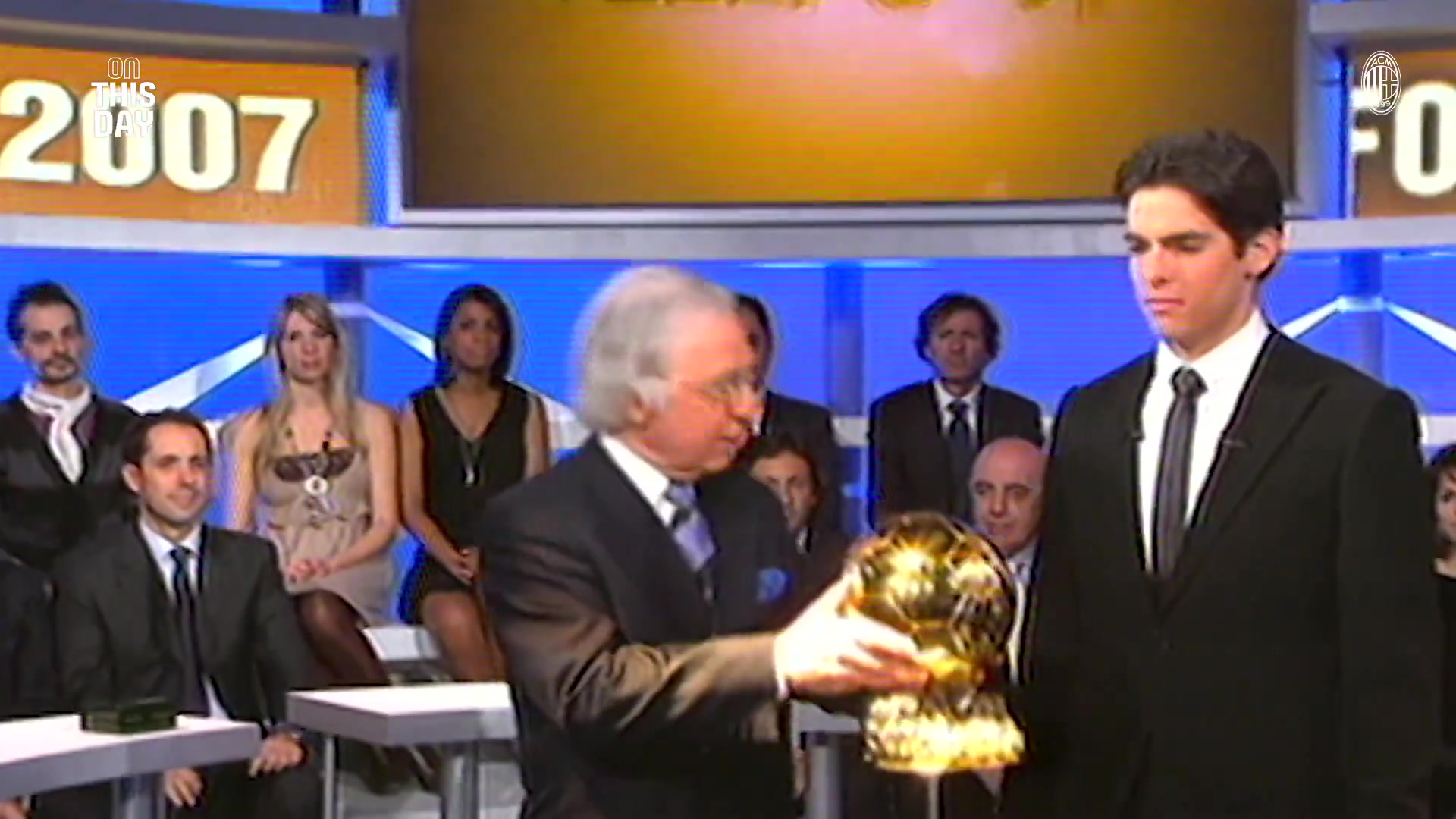 【赛事瞬间】才华秀拔春兰馥！名✌️场面：卡卡赢得金球奖的那一刻！