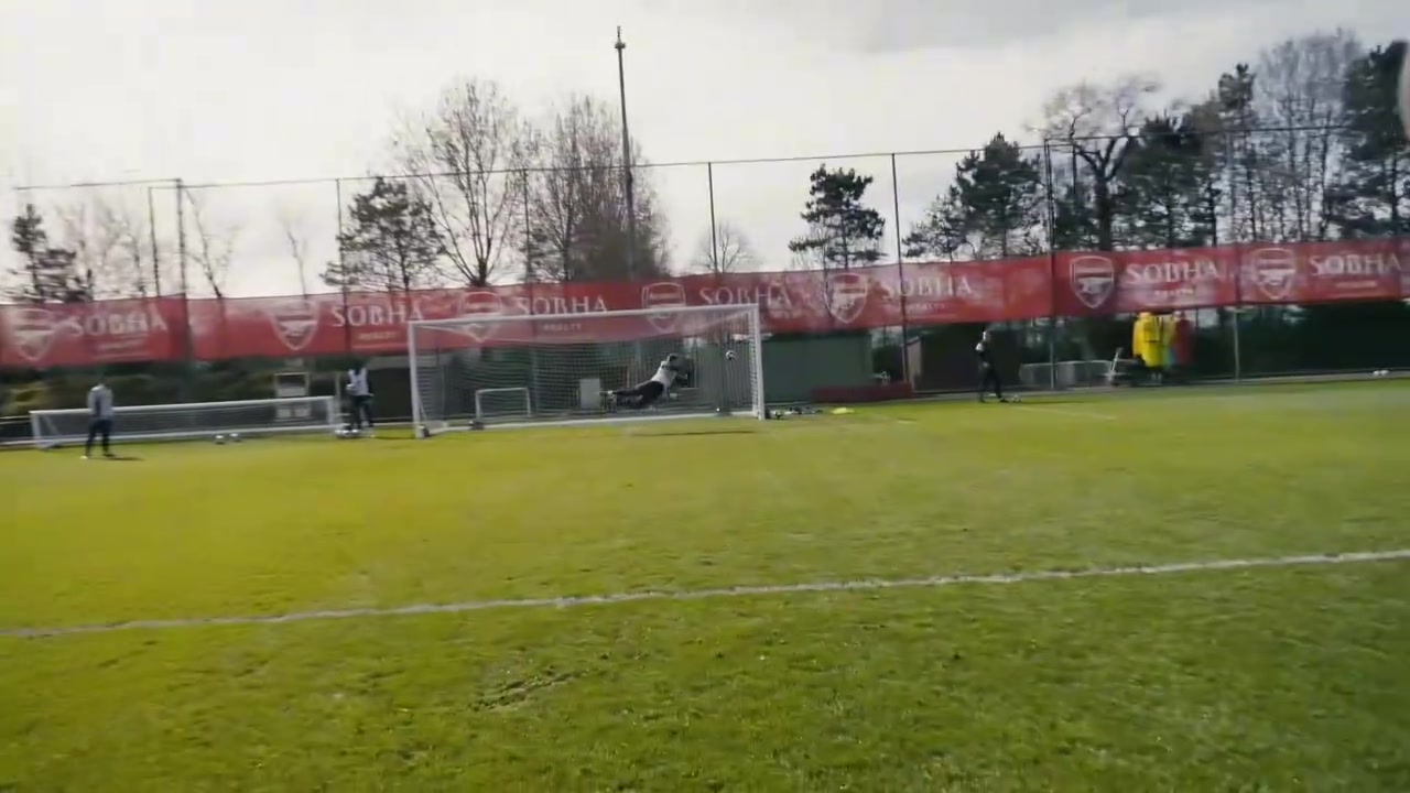 [体育视频]怎得梅花扑鼻香！阿森纳队内的射门训练！