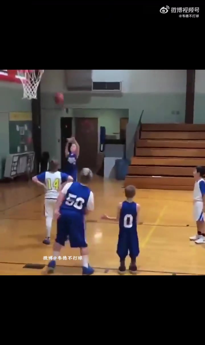 [视频/集锦]外网爆火视频，篮球场上很有爱的一幕