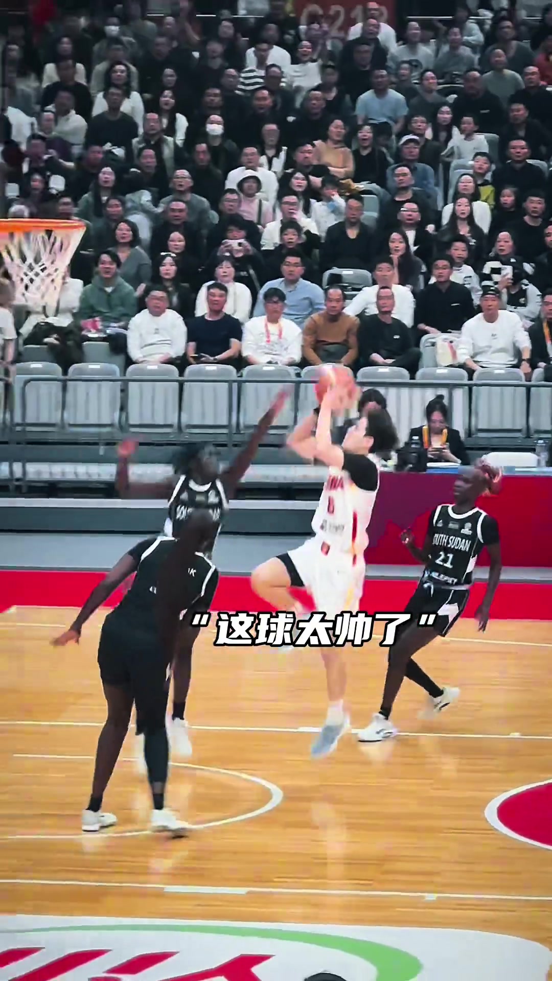 杨舒予这记快攻反击打得真帅啊！大长腿黑妹也防不住她