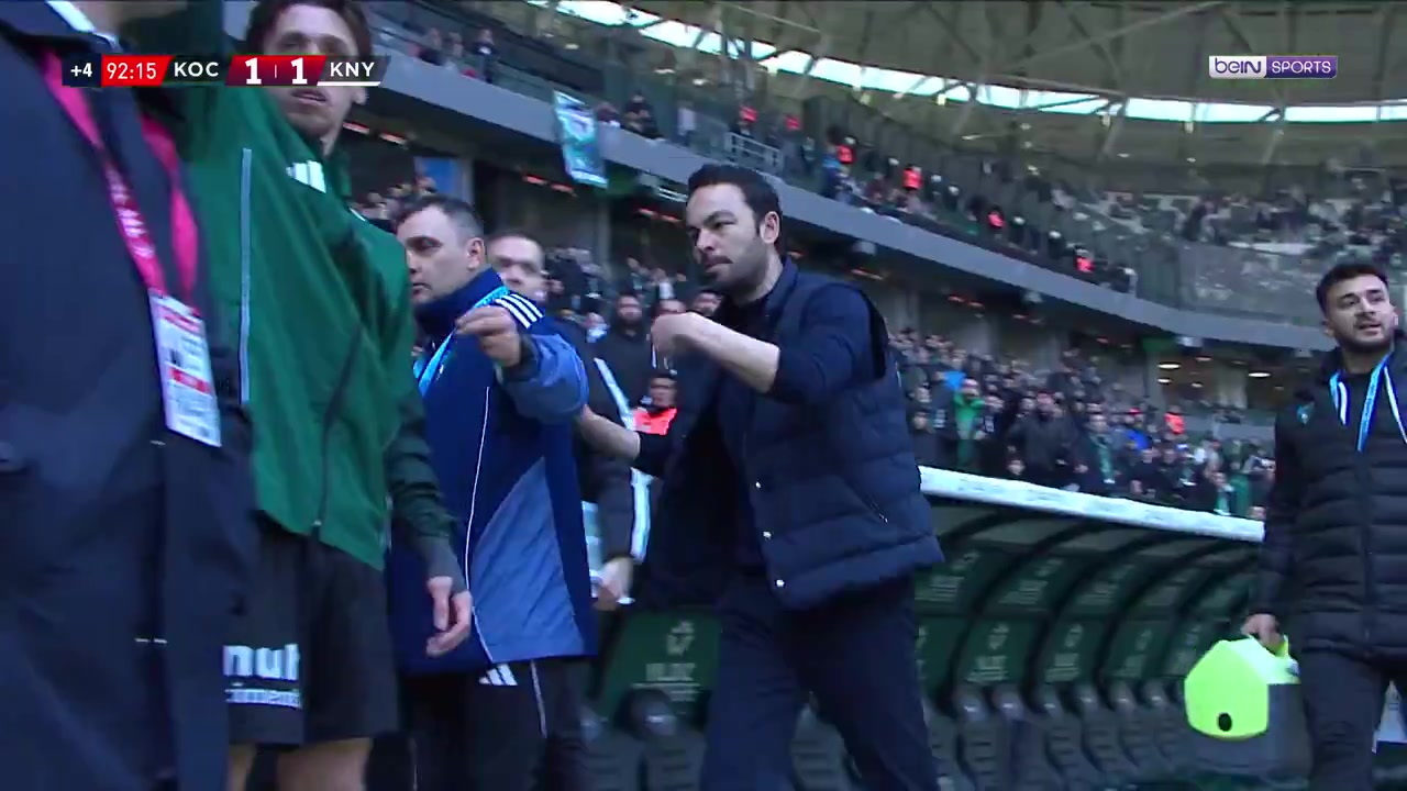 [集锦]不和你们玩了！土超补时被判点球，主帅命令替补席人员回