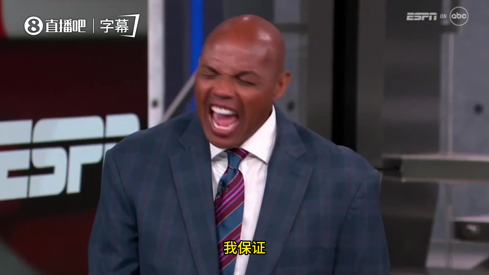 [精彩剪辑]巴克利在中场时曾言：湖人今晚一定输，这位穿老詹球衣的女孩最后会哭的！