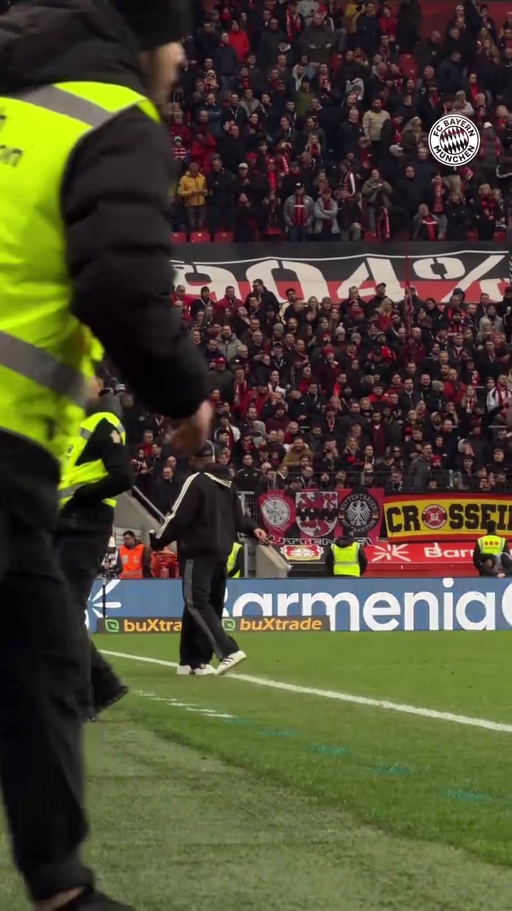 [今日视频]宝贵的1分！赛后鼓励队员的孔帕尼！