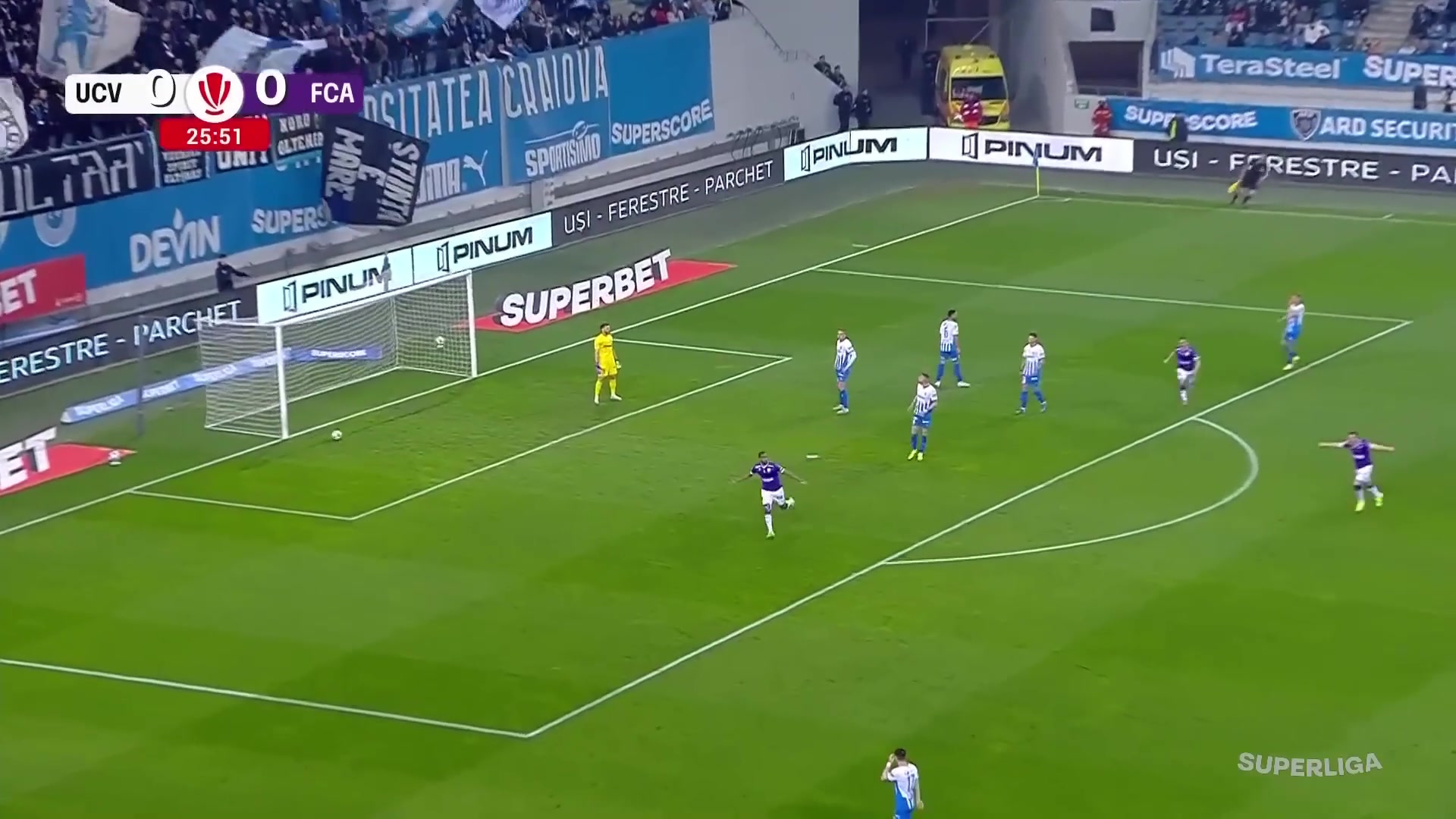  【你怎么看？】这是真防不住啊！罗马尼亚联赛精彩飞身侧钩，出其不意