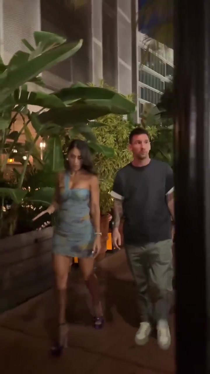 安嫂好身材！球迷拍到梅西夫妇在迈阿密共进晚餐