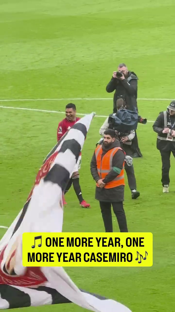 [超清集锦]老将压阵！曼联球迷高呼：卡塞米罗在这里再踢一年！