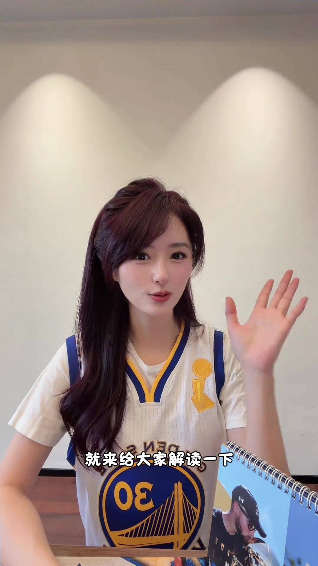 [球迷看点]女主播小七点拨：《奇迹梦之队》里库里埋的彩蛋你看到了几个？