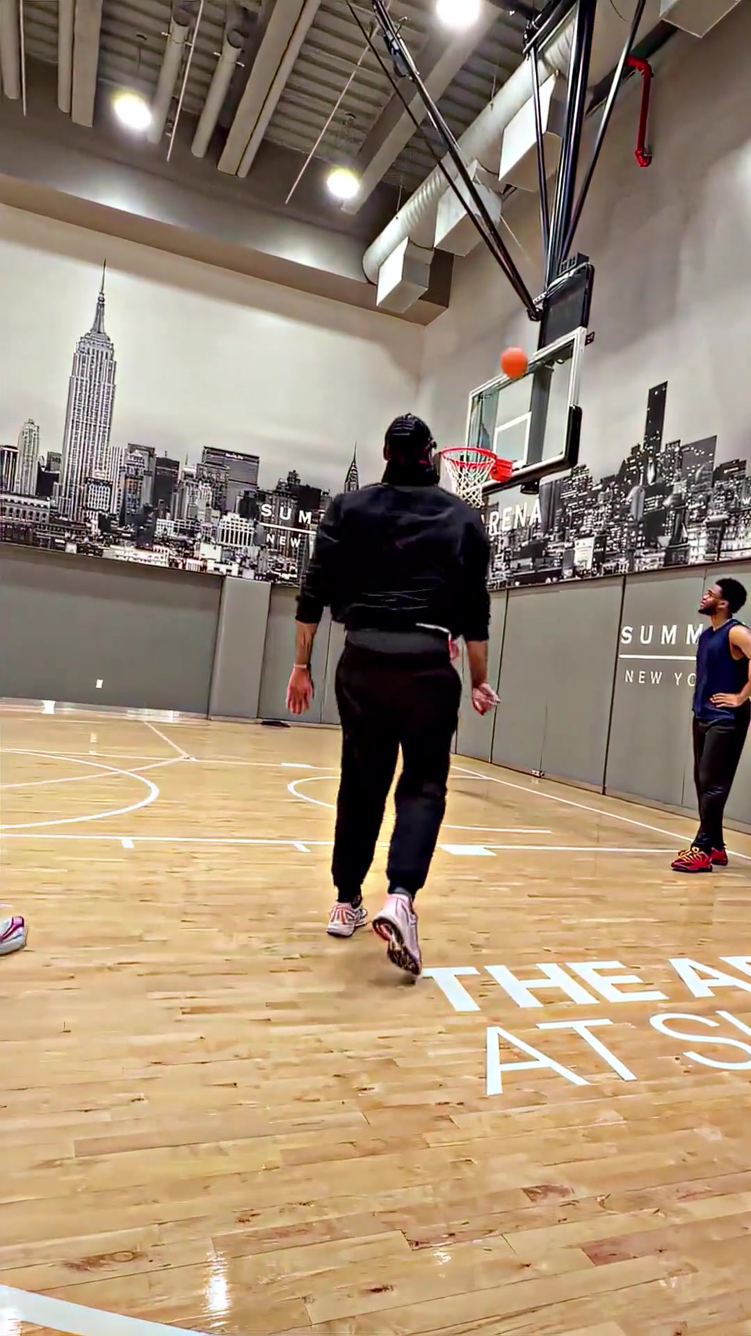 【体育头条】重现！投篮美如画 ！老艺术家的球风