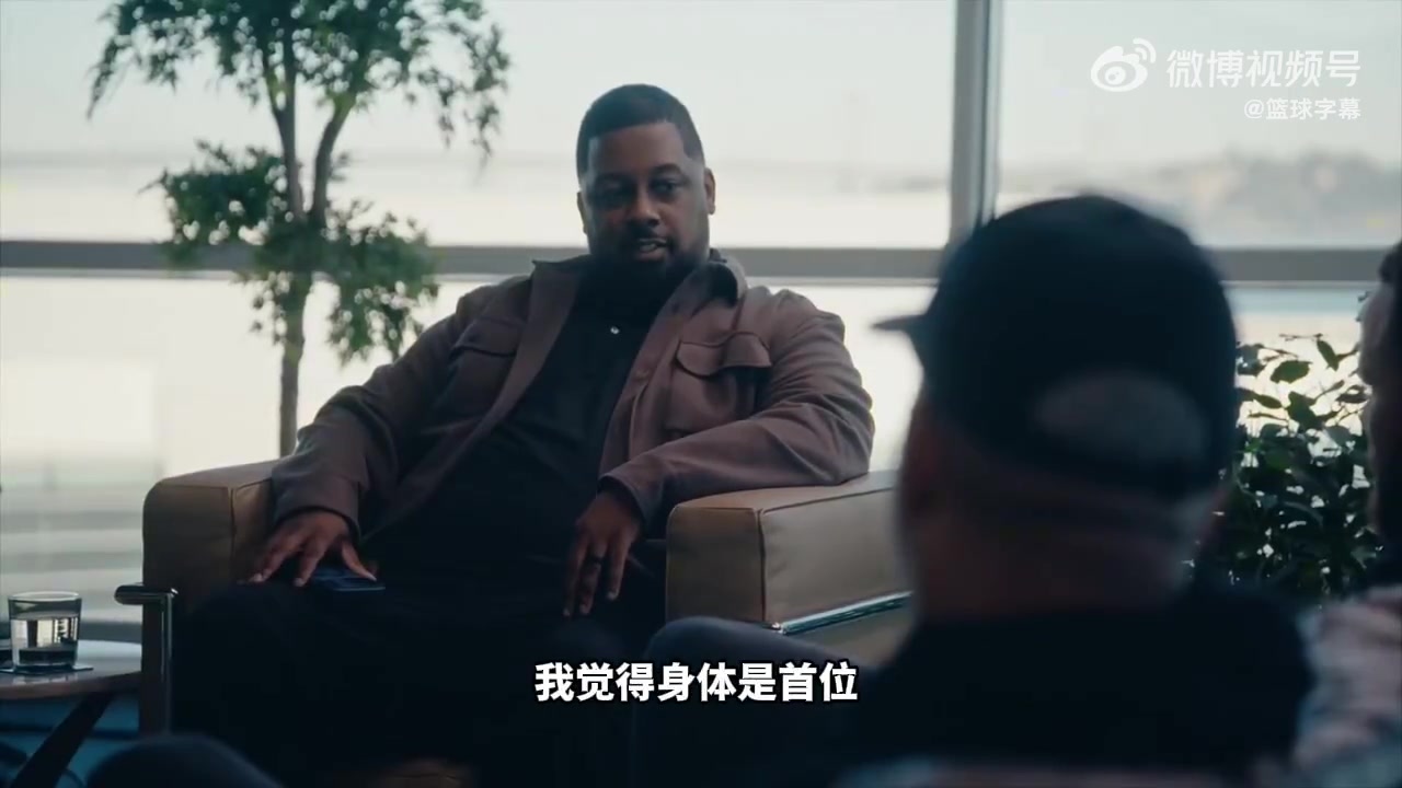 【体育头条】库里专访表示：目前还没有退役打算 我依然热爱篮球