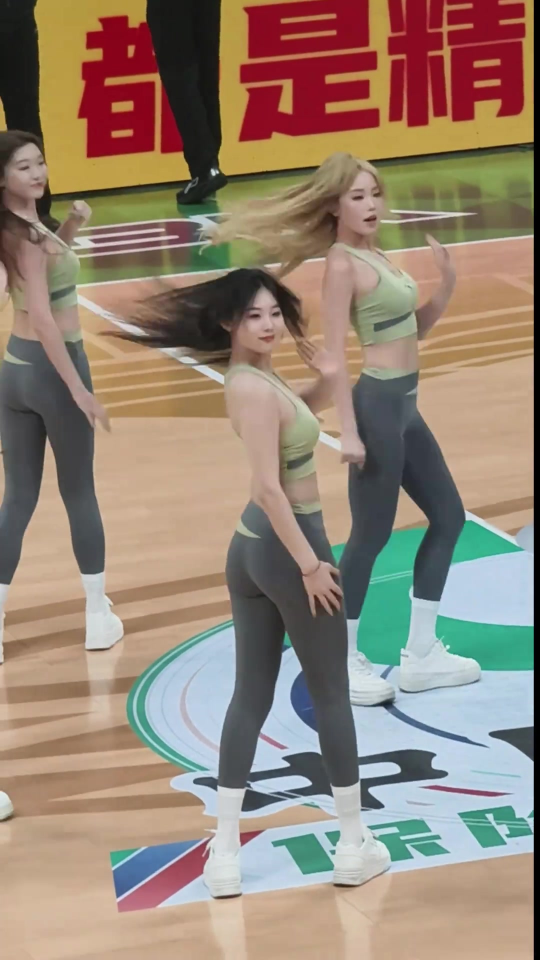 【视频/集锦】辽篮啦啦队美女李小怡！这是吧友们喜欢的类型吧！